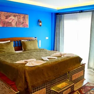 Rebetika & Bistro Hotel